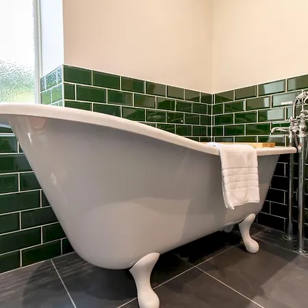 Charming Edwardian Stone Countryside Views - Pass The Keys